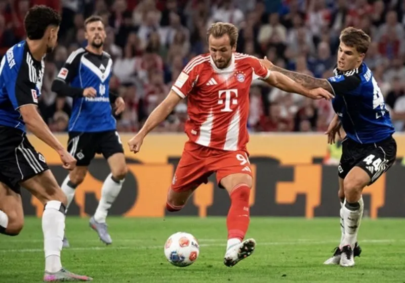 Kane lập cú đúp giúp Bayern hủy diệt Hamburg