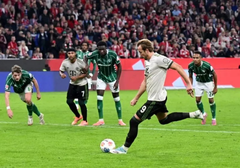 Kane phá kỷ lục ghi bàn của Ronaldo