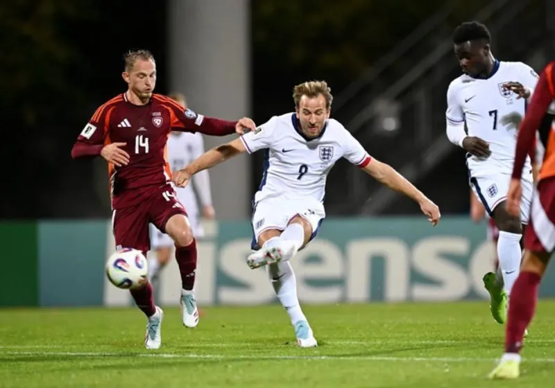 Harry Kane lại xô đổ thêm một kỷ lục