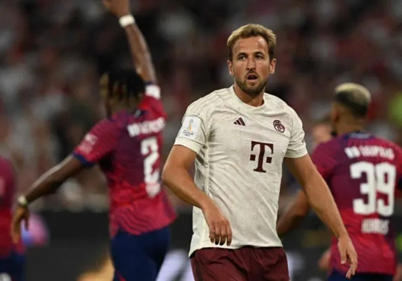 Harry Kane lại xô đổ thêm một kỷ lục