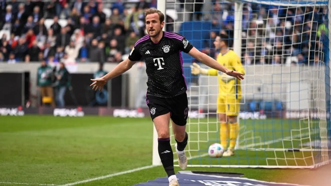 Kane giúp Bayern thắng lớn