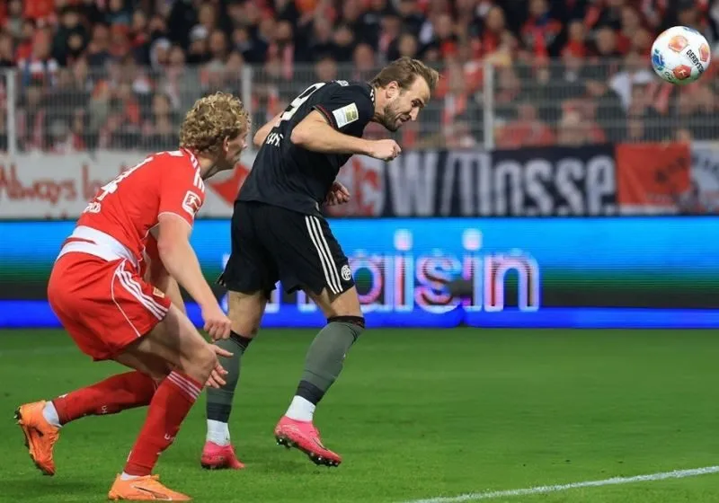Harry Kane giải cứu Bayern phút 90+3